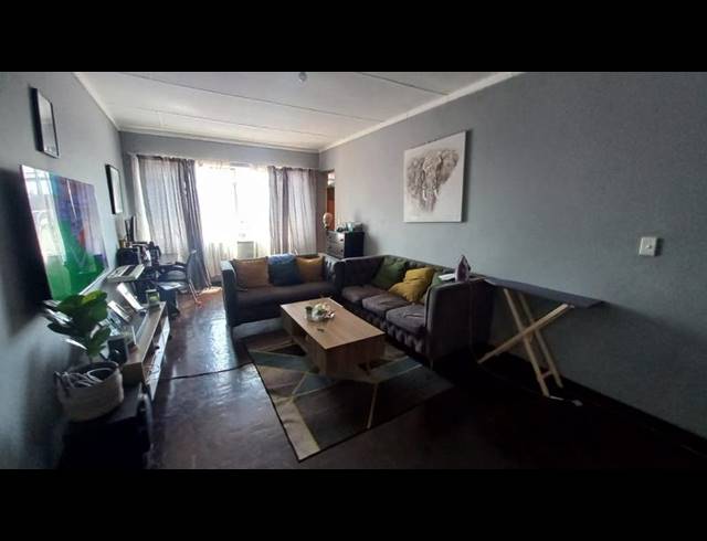 2 BEDROOM APARTMENT FOR SALE IN SUNNYSIDE